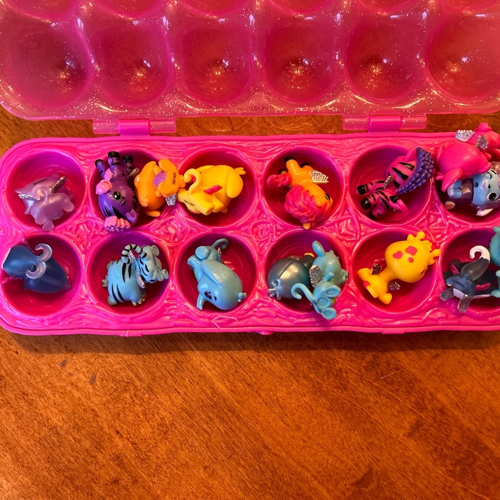 Hatchimals with egg carton